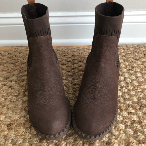 New with Stickers: Gentle Souls Best Chelsea Boot. Size 8.5 or 39.5 - Picture 9 of 15